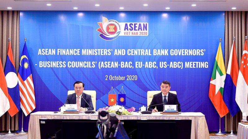 Bộ trưởng Bộ Tài chính Việt Nam Đinh Tiến Dũng và Thống đốc Ngân hàng Nhà nước Việt Nam Lê Minh Hưng đồng chủ trì Hội nghị.