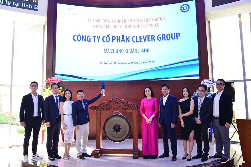 Ông Nguyễn Khánh Trình - Chủ tịch CTCP Clever Group thực hiện nghi thức đánh cồng.