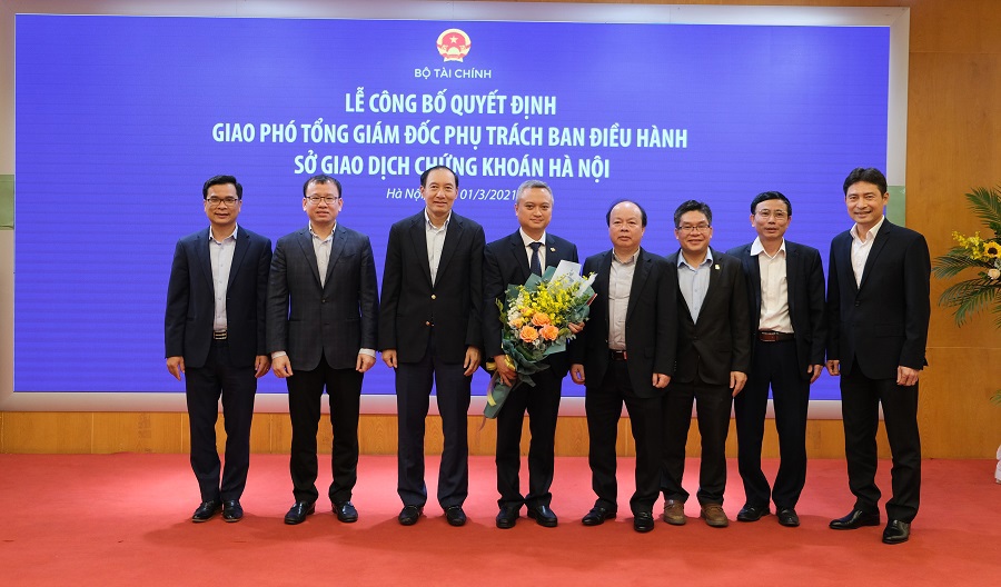 Ông Nguyễn Anh Phong, Thành viên Hội đồng Quản trị, Phó Tổng Giám đốc Sở GDCK Hà Nội được giao phụ trách Ban điều hành Sở GDCK Hà Nội kể từ ngày 01/3/2021.