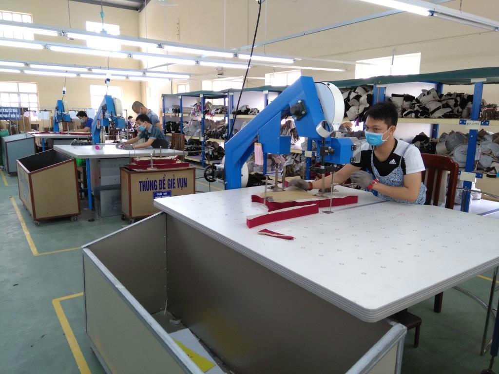 Công ty Cổ phần May Nam Hà là một trong những doanh nghiệp đi đầu trong việc áp dụng các hệ thống quản lý, công cụ cải tiến nhằm nâng cao NSCL trong ngành Dệt may Việt Nam.