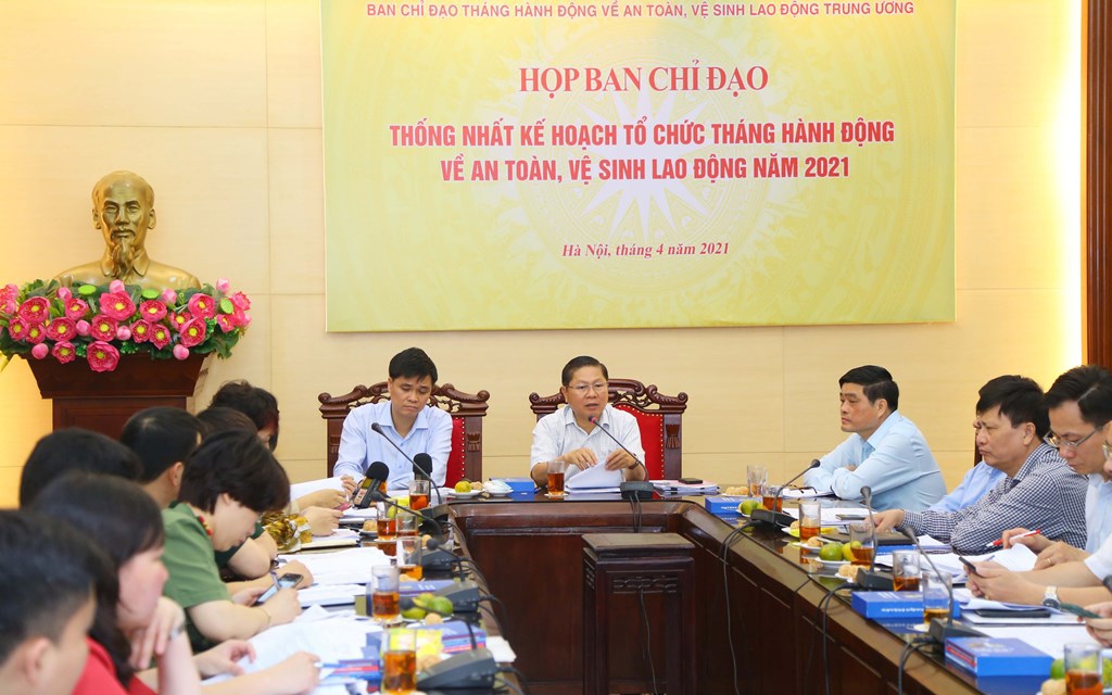 Quang cảnh cuộc họp của Ban chỉ đạo Tháng hành động về an toàn, vệ sinh lao động và Tháng Công nhân tổ chức ngày 13/4 tại Hà Nội. Nguồn: bizlive.vn