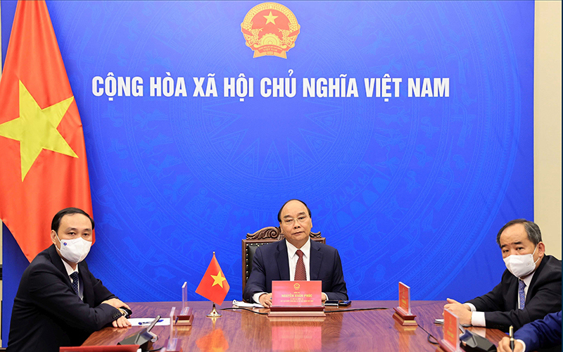 Chủ tịch nước Nguyễn Xuân Phúc làm việc trực tuyến với Chủ tịch Hội hữu nghị Hàn - Việt Choi Young Joo. Ảnh: TTXVN