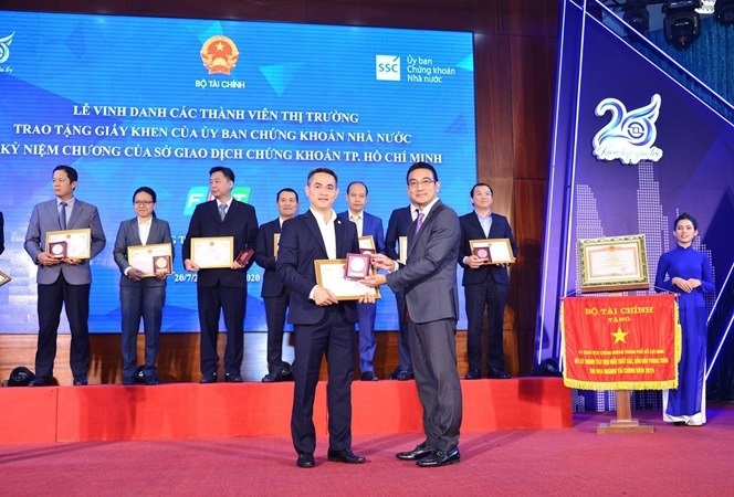 Tập đoàn Bảo Việt đã được Ủy ban Chứng khoán Nhà nước, HoSE ghi nhận bởi những đóng góp tích cực cho sự phát triển bền vững, minh bạch, chuẩn mực của TTCK Việt Nam.