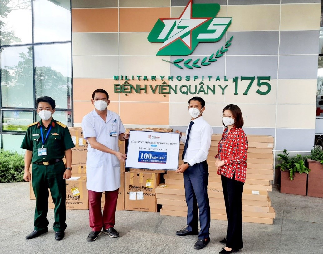 Tập đo&agrave;n Phương Trang trao tặng 100 m&aacute;y trợ thở cho Bệnh viện Qu&acirc;n y 175.