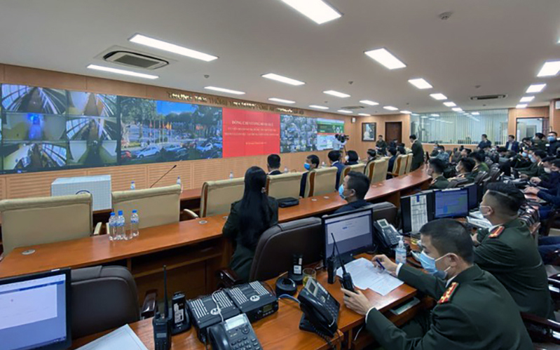 Trung tâm thông tin chỉ huy Công an TP Hà Nội - nơi tiếp nhận và xử lý tin báo cháy nổ, tai nạn qua ứng dụng "Báo cháy 114".
