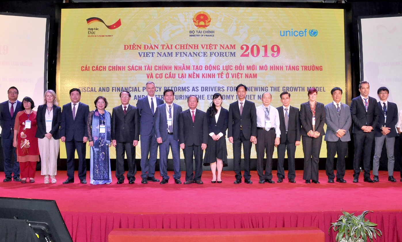 Các đại biểu tham dự Diễn đàn Tài chính Việt Nam năm 2019.