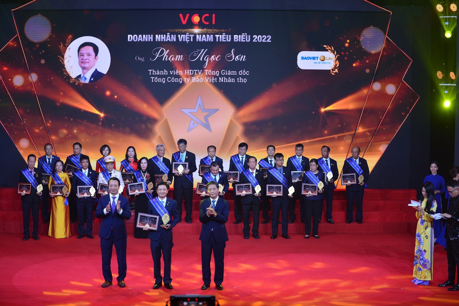 Ông Phạm Ngọc Sơn - Tổng Giám đốc Tổng Công ty Bảo Việt Nhân thọ vinh dự nhận danh hiệu “Doanh nhân Việt Nam tiêu biểu” năm 2022 