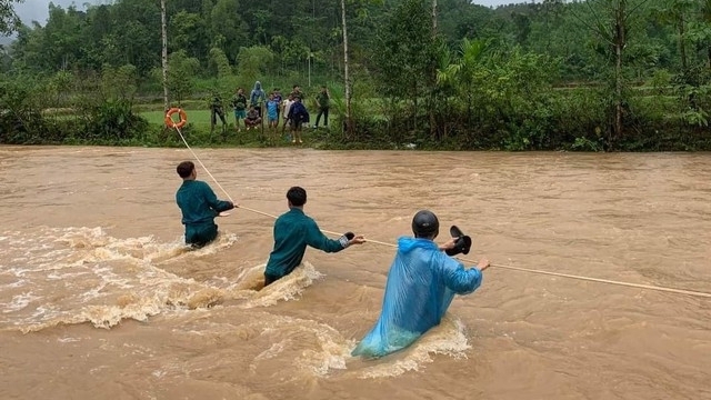 Thủ tướng Chính phủ yêu cầu tập trung khắc phục hậu quả và chủ động ứng phó với áp thấp nhiệt đới, mưa lũ tại miền Trung. Ảnh: kinhtedothi.vn