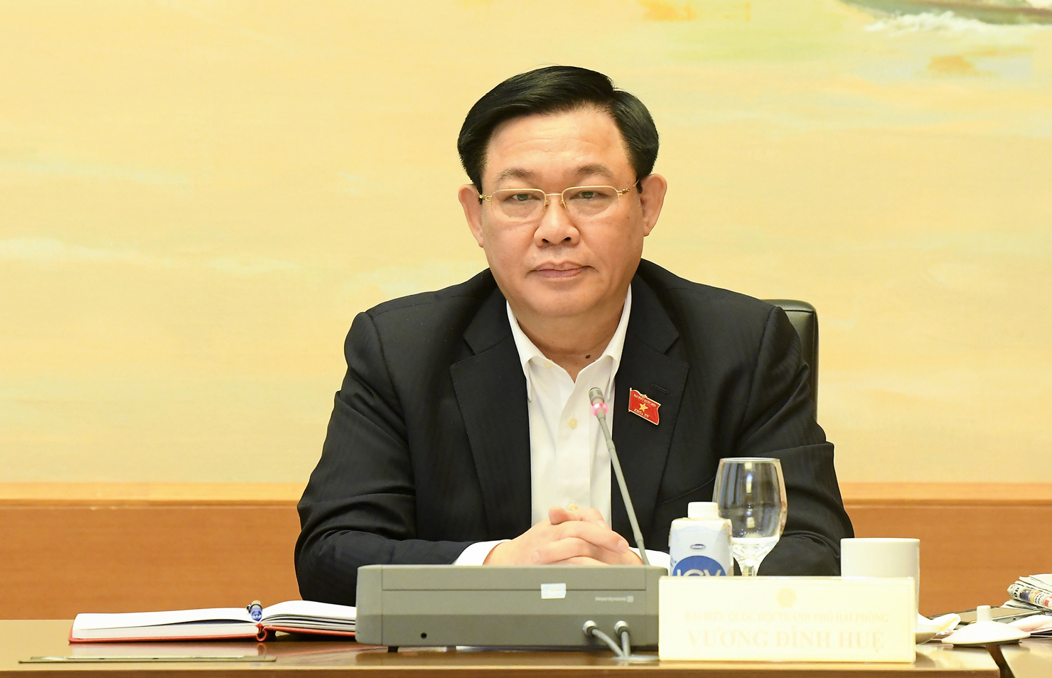 Chủ tịch Quốc hội Vương Đình Huệ phát biểu tại phiên thảo luận Tổ.