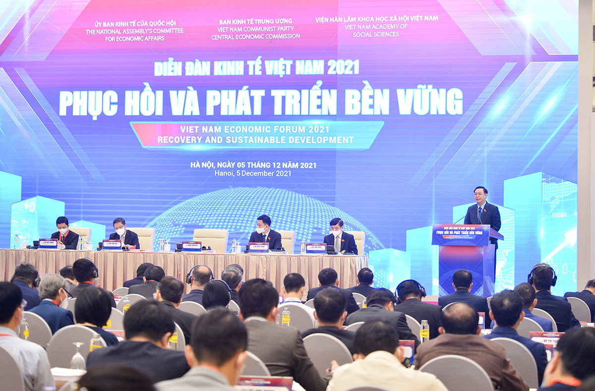 Toàn cảnh "Diễn đàn Kinh tế Việt Nam 2021: Phục hồi và Phát triển bền vững".