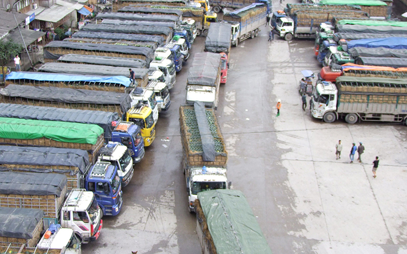 Hàng nghìn xe chở nông sản ùn tắc tại Cửa khẩu Tân Thanh (Văn Lãng, Lạng Sơn).