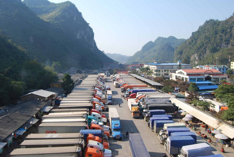 Phó Thủ tướng Chính phủ Lê Văn Thành chỉ đạo nhanh chóng khắc phục tình trạng ùn tắc nông sản tại các cửa khẩu trên địa bàn tỉnh Lạng Sơn.