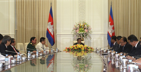 Thủ tướng Chính phủ Hoàng gia tại buổi gặp mặt Đại diện Hiệp hội các Nhà đầu tư Việt Nam tại Campuchia