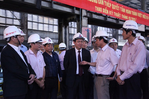 Đoàn công tác tại công trường triển khai Dự án
giai đoạn 2 Công ty Cổ phần Gang thép Thái Nguyên
