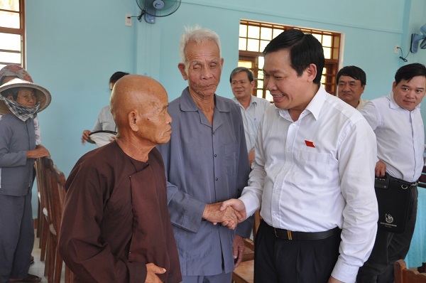 ĐBQH Vương Đình Huệ thăm hỏi đời sống người dân xã đảo Nhơn Châu