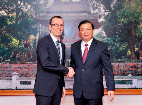 Bộ trưởng Đinh Tiến Dũng và Ngài Haike Manning - Đại sứ Đặc mệnh toàn quyền New ZeaLand tại Việt Nam. Nguồn: mof.gov.vn