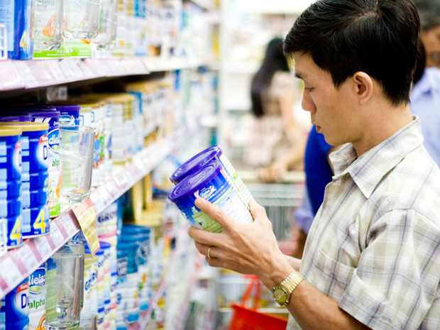 Hiện tại, giá của các sản phẩm sữa thay thế sữa mẹ là một vấn đề gây tranh cãi trên các phương tiện thông tin đại chúng ở Việt Nam. Nguồn: internet   