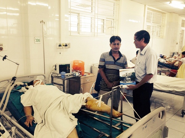 Đại diện Lãnh đạo Tổng Công ty Bảo hiểm Bảo Việt có mặt tại Bệnh viện Đa khoa tỉnh Lào Cai để chia sẻ sự mất mát, động viên các nạn nhân và gia đình vượt qua khó khăn. Nguồn: baoviet.com.vn