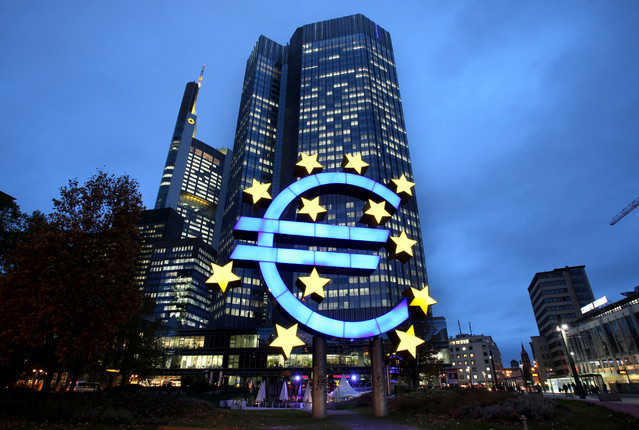 Để tránh sự đổ vỡ của khu vực đồng tiền chung châu Âu (Eurozone), các nước sẽ phải tránh suy thoái bằng việc tăng thâm hụt ngân sách với nguồn tiền từ ECB. Nguồn: internet