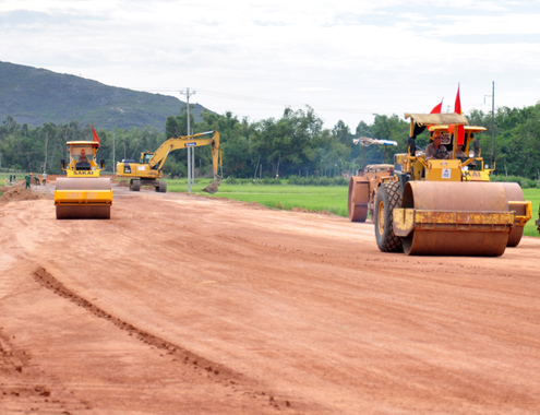 Thủ tướng Chính phủ vừa yêu cầu tập trung bố trí vốn để hoàn thành các dự án trên tuyến Quốc lộ 1A và đường Hồ Chí Minh đoạn qua Tây Nguyên. Nguồn: vnexpress.net
