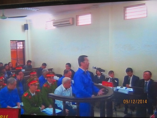 Bị cáo Lý Xuân Hải trình bày trước Tòa (ảnh chụp qua màn hình). Nguồn: tinnhanhchungkhoan.vn