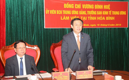 Ông Vương Đình Huệ, Trưởng ban Kinh tế Trung ương làm việc tại tỉnh Hòa Bình. Nguồn: kinhtetrunguong.vn
