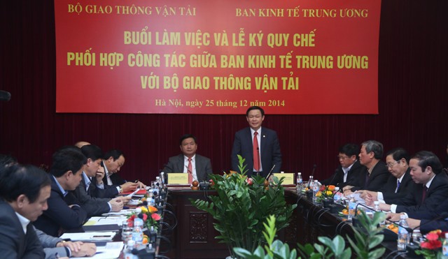 Toàn cảnh buổi làm việc của Ban Kinh tế Trung ương với Bộ Giao thông Vận tải. Nguồn: kinhtetrunguong.vn