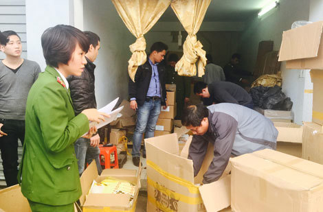  Mở rộng điều tra, cơ quan Công an đã khám xét khẩn cấp 5 kho hàng tại chợ đầu mối Lim, huyện Tiên Du và 3 kho sản xuất thực phẩm chức năng giả cùng địa chỉ nêu trên. Nguồn: cand.com.vn