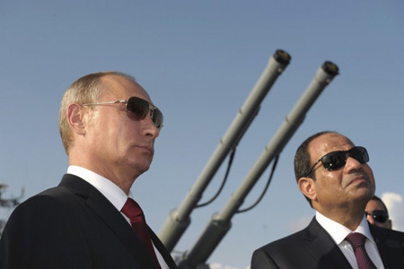 Tổng thống Nga Putin và người đồng nhiệm Ai Cập Abdel Fattah al-Sisi trong chuyến thăm Athens vừa qua. Nguồn: IBT 
