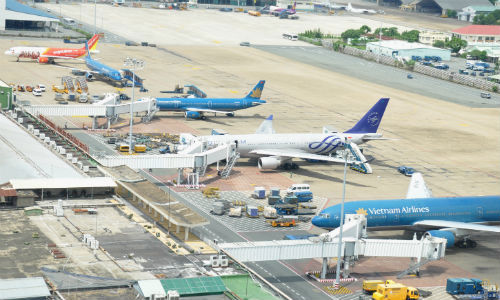  Vietnam Airlines và Jetstar đang khai thác thị trường khách nội địa chiếm 65%, Vietjet Air chiếm 35%. Nguồn: hanoimoi.com.vn