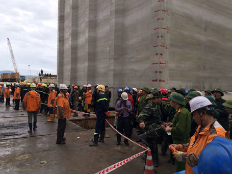 Thủ tướng yêu cầu UBND tỉnh Hà Tĩnh tập trung chỉ đạo công tác tìm kiếm cứu nạn, huy động lực lượng, phương tiện khẩn trương tìm kiếm những người còn đang bị mắc kẹt trong đống đổ nát. Nguồn: dantri.com.vn