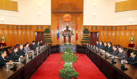 Thủ tướng Nguyễn Tấn Dũng tiếp Chủ tịch Quốc hội Lào Pany Yathotou và Đoàn đại biểu cấp cao Quốc hội Lào đang tham dự IPU-132 tại Hà Nội. Ảnh: VGP/Nhật Bắc