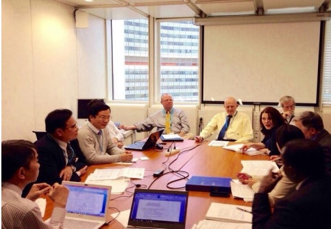 Chuyên gia IAEA sang hỗ trợ và tham vấn cho Việt Nam về vấn đề hoàn thiện Hồ sơ mời thầu và yêu cầu thẩm định.