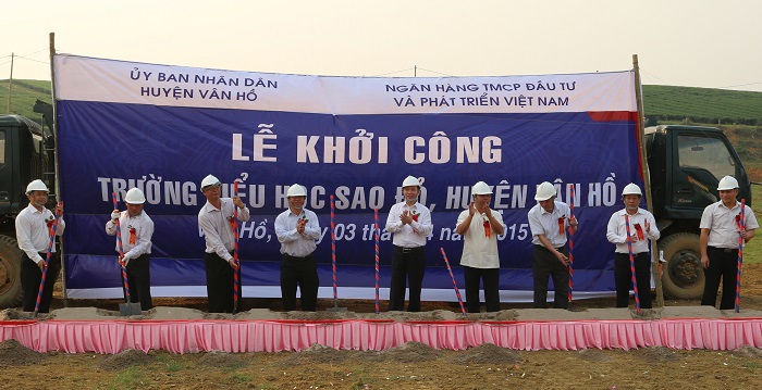 Lễ khởi công xây dựng Trường Tiểu học Sao Đỏ tại huyện Vân Hồ. Nguồn: bidv.com.vn