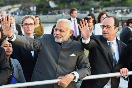  Thủ tướng Ấn Độ Narendra Modi cùng Tổng thống Pháp Francois Hollande đi du thuyền trên sông Sein. Nguồn: internet 