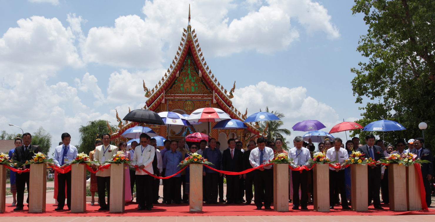 Lễ khánh thành giai đoạn 1 Dự án trùng tu và mở rộng di tích lịch sử chùa Wathat – Vua Xayxettha tại tỉnh Attapeu, Lào do BIDV và HAGL đồng tài trợ. Nguồn: bidv.com.vn