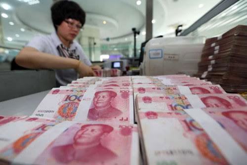 Ngày 13/8, Trung Quốc đã hạ tỷ giá thêm 1,1%, xuống 6,401 NDT đổi một USD. Nguồn: AFP
