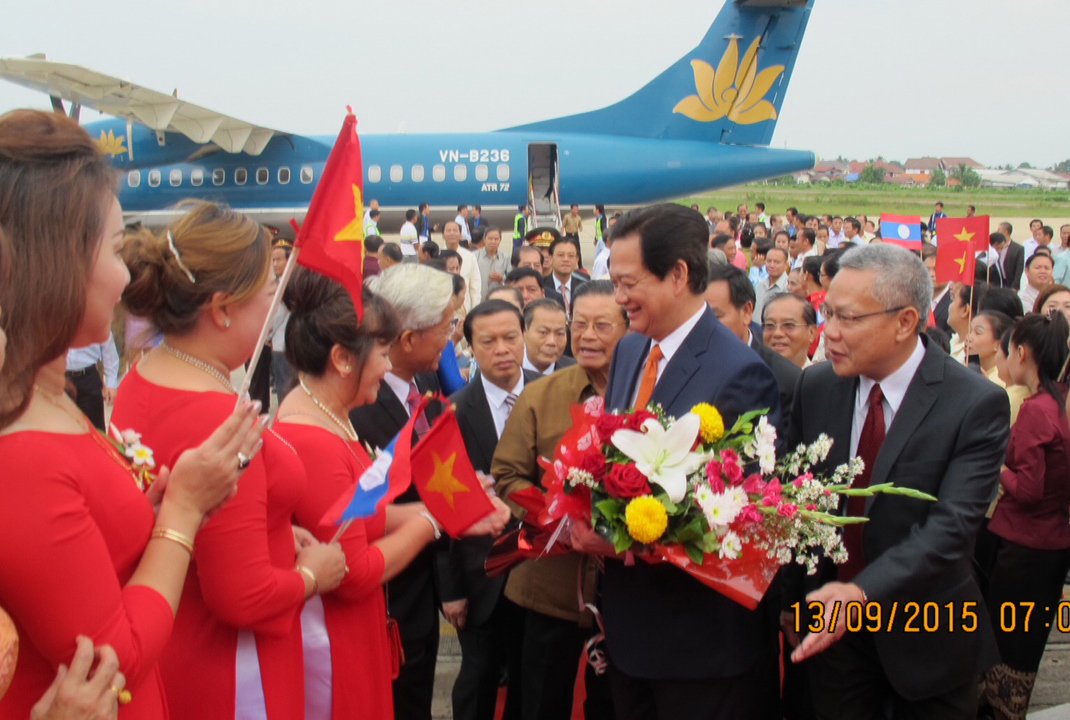 Lễ đón Thủ tướng Nguyễn Tấn Dũng và Đoàn Việt Nam tại sân bay. Ảnh: VGP/Nhật Bắc
