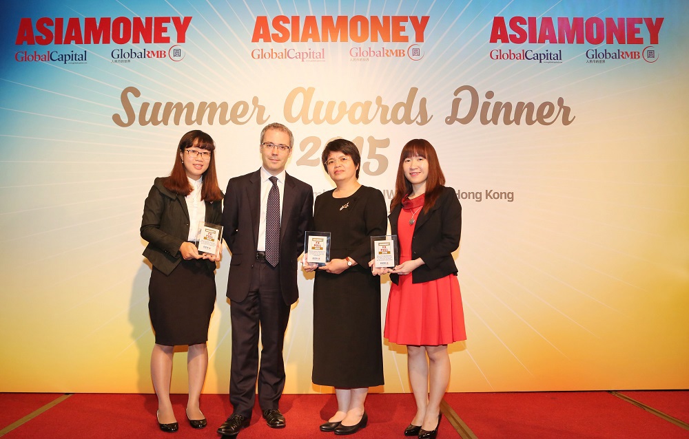 Đại diện BIDV nhận giải thưởng do Asia Money trao tặng. Nguồn: bidv.com.vn