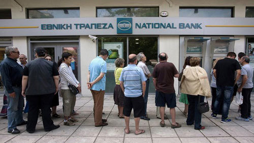 Chính sách "thắt lưng buộc bụng" để đổi lấy cứu trợ của Chính phủ Hy Lạp tác động mạnh đến cuộc sống của người dân.
