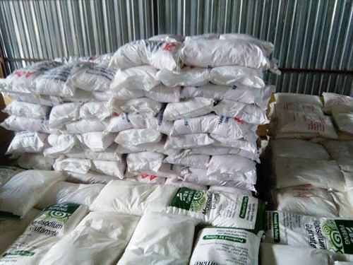 Những bao tải bột ngọt được nhập từ Trung Quốc về để sang chiết. Nguồn: Tienphong.vn