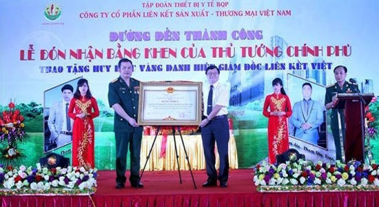 Liên kết Việt làm giả Bằng khen của Thủ tướng và tự tổ chức trao tặng nhằm tăng uy tín trong mắt người dân. Nguồn: ktdt.vn