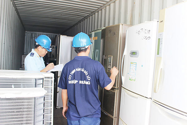  Hàng điện lạnh nhập lậu do Cục Hải quan TP. Hồ Chí Minh phát hiện. Ảnh: T.H