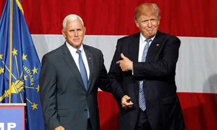 Ông Donald Trump và Mike Pence tại buổi mít-tinh ở Westfield, bang Indiana hôm 12/7. Ảnh: Reuters