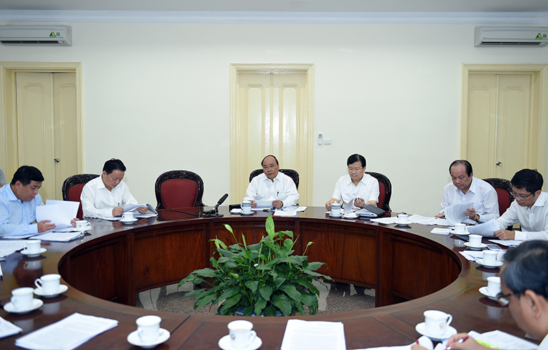 Thủ tướng Nguyễn Xuân Phúc, Phó Thủ tướng Trịnh Đình Dũng làm việc với một số bộ, ngành và một số tập đoàn. Nguồn: chinhphu.vn
