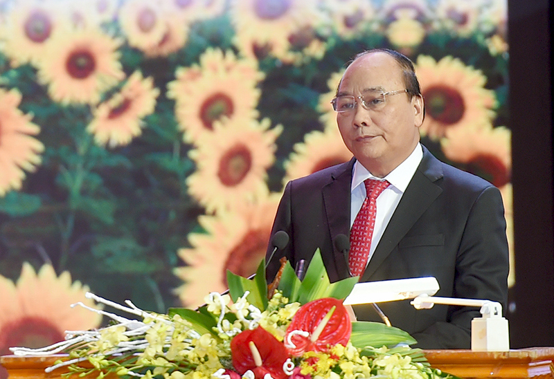 Thủ tướng Nguyễn Xuân Phúc phát biểu tại lễ phát động phong trào thi đua “Doanh nghiệp Việt Nam hội nhập-phát triển” và trao cúp Thánh Gióng cho các doanh nhân tiêu biểu. Nguồn: chinhphu.vn