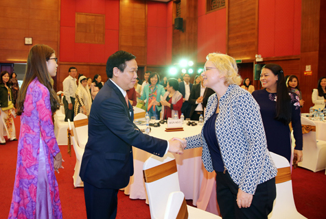 Phó Thủ tướng Chính phủ Vương Đình Huệ và đại biểu tham dự diễn đàn. Nguồn: chinhphu.vn