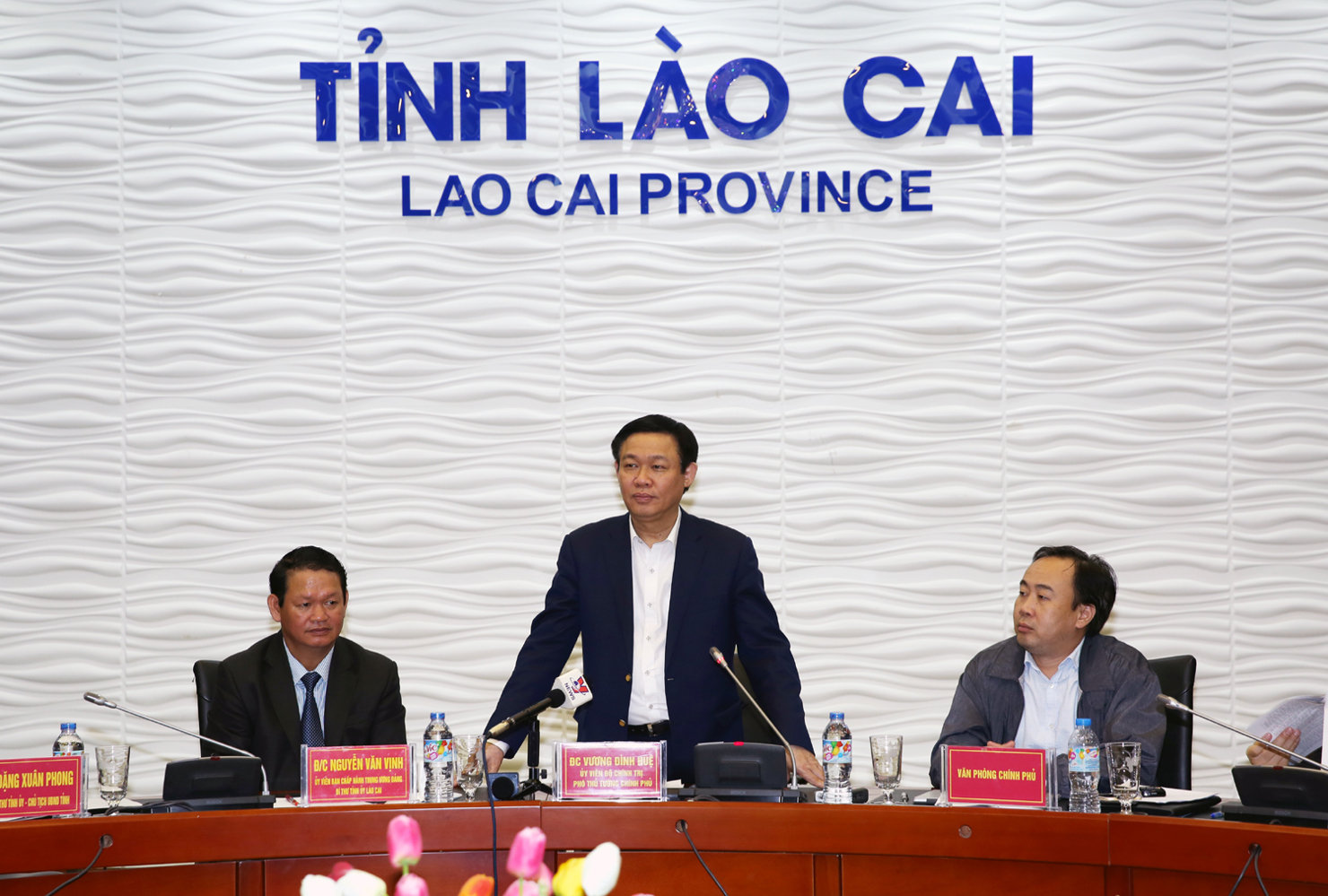 Phó Thủ tướng Vương Đình Huệ đề nghị Lào Cai cần sớm thu hút nhà đầu tư chiến lược vào thực hiện các dự án du lịch tại Sa Pa cũng như cảng hàng không Lào Cai. Nguồn: chinhphu.vn