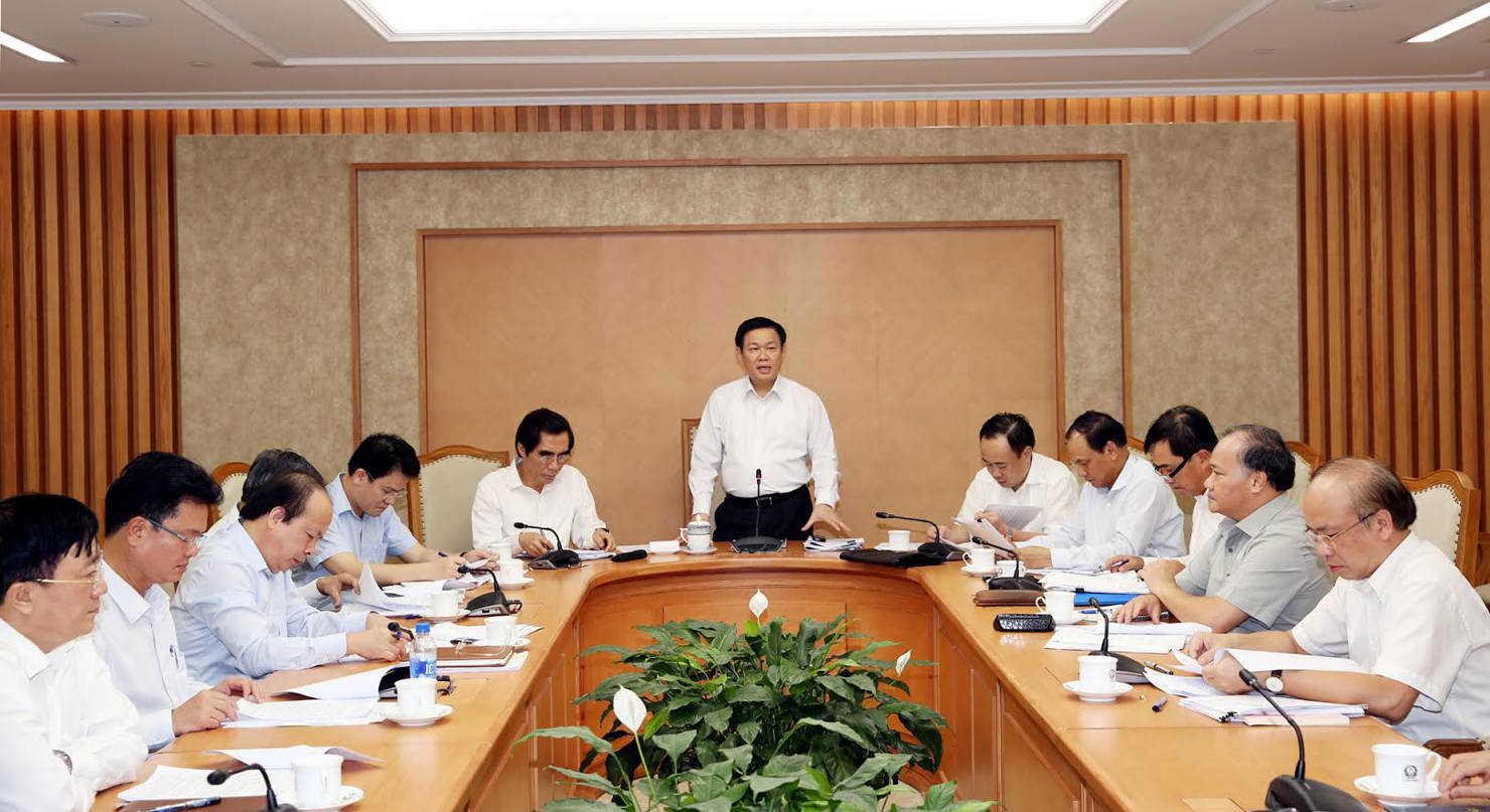 Phó Thủ tướng Vương Đình Huệ yêu cầu tổ chức kiểm điểm trách nhiệm các cá nhân, tập thể trong việc chậm giải ngân vốn đầu tư công. Nguồn: chinhphu.vn