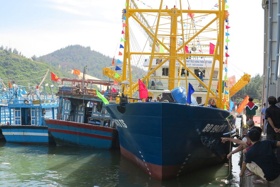 Nhiều tàu vỏ thép của ngư dân tỉnh Bình Định bị hư hỏng nặng dù hoạt động chưa lâu.